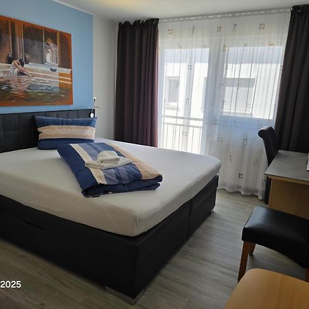 Hotel Ackermann Riedstadt ภายนอก รูปภาพ