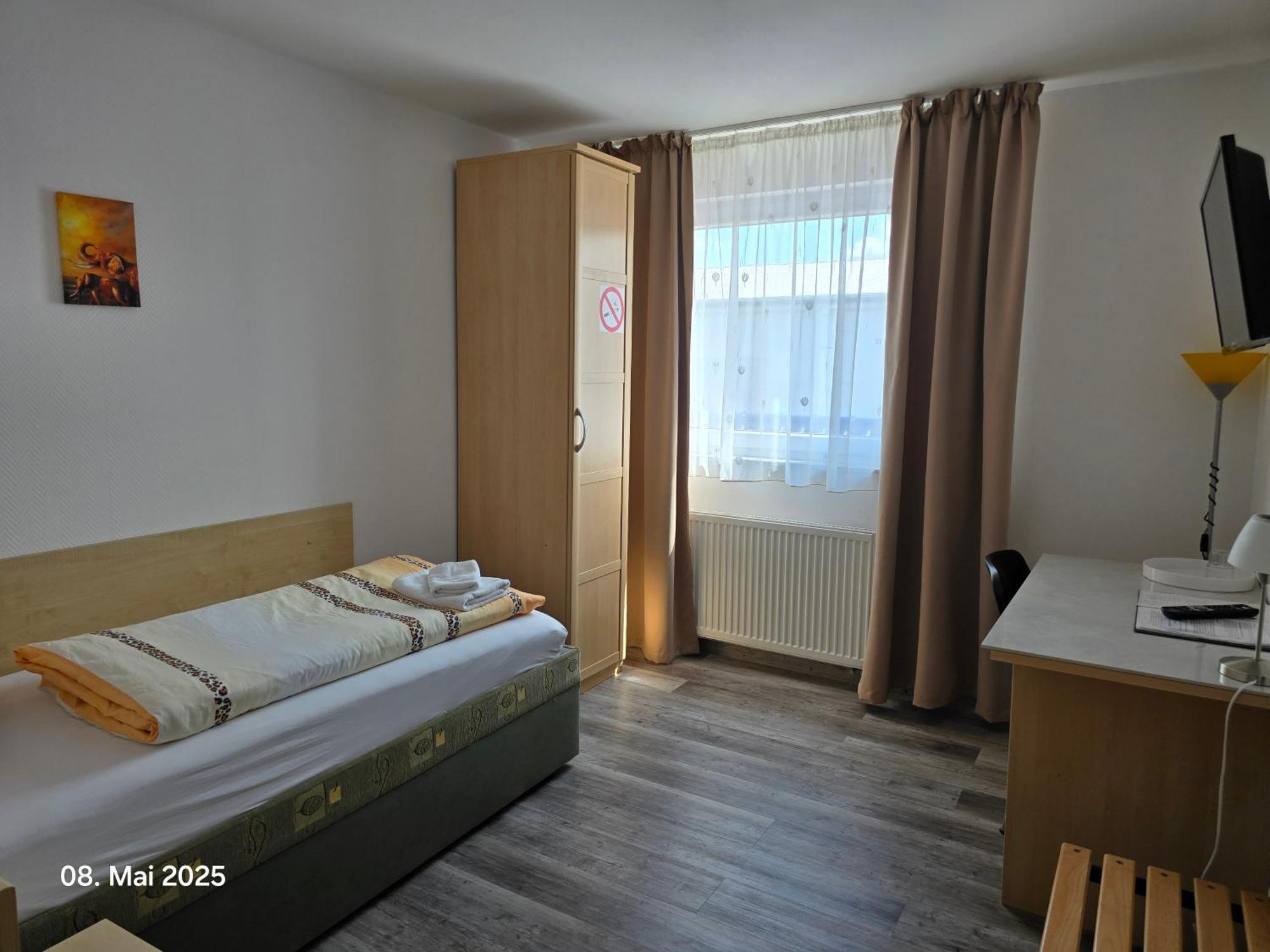 Hotel Ackermann Riedstadt ภายนอก รูปภาพ