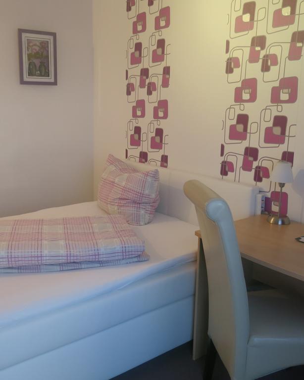 Hotel Ackermann Riedstadt ภายนอก รูปภาพ