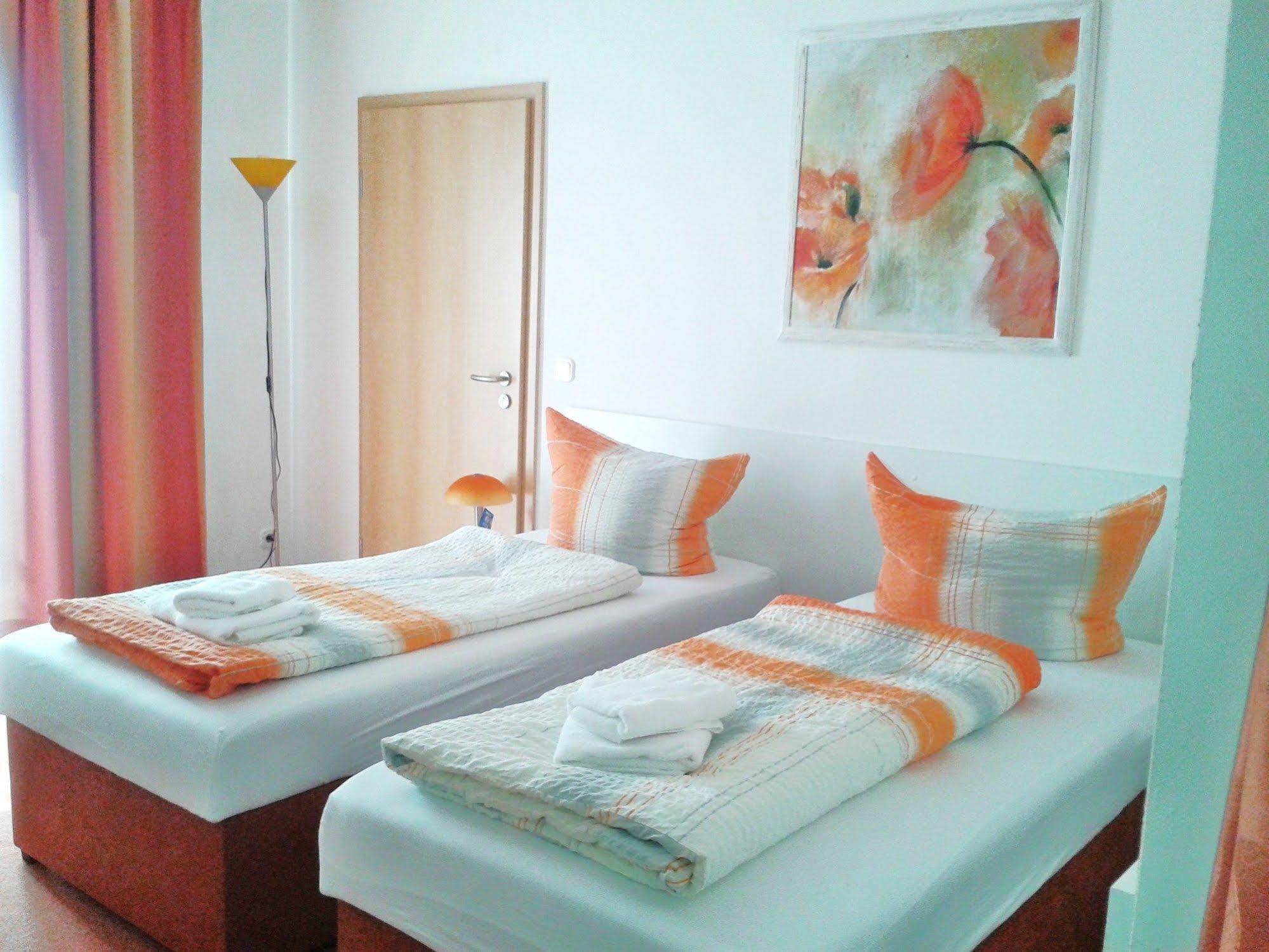 Hotel Ackermann Riedstadt ภายนอก รูปภาพ