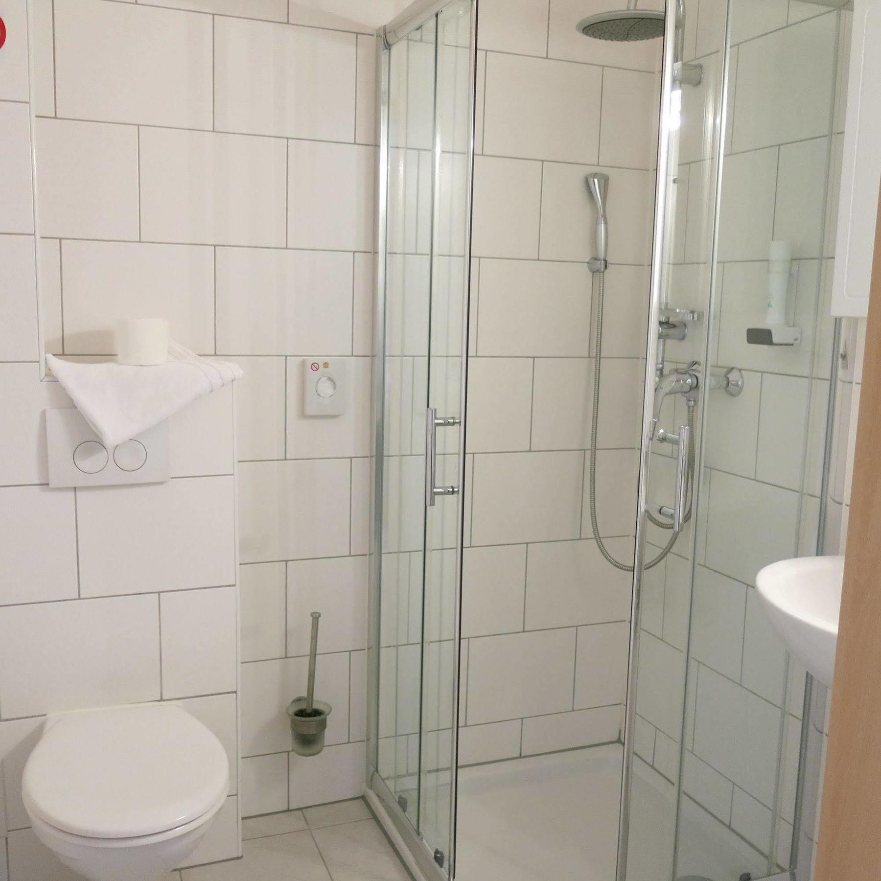 Hotel Ackermann Riedstadt ภายนอก รูปภาพ