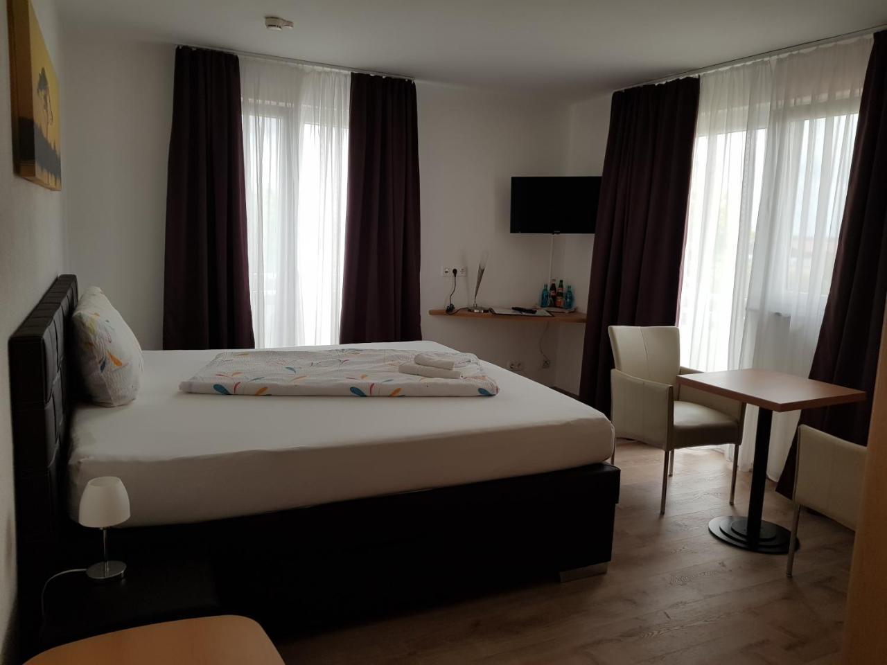 Hotel Ackermann Riedstadt ภายนอก รูปภาพ