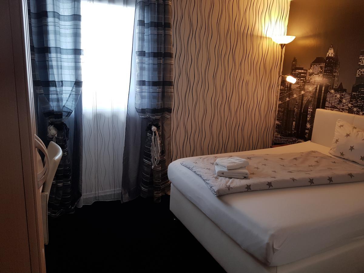 Hotel Ackermann Riedstadt ภายนอก รูปภาพ